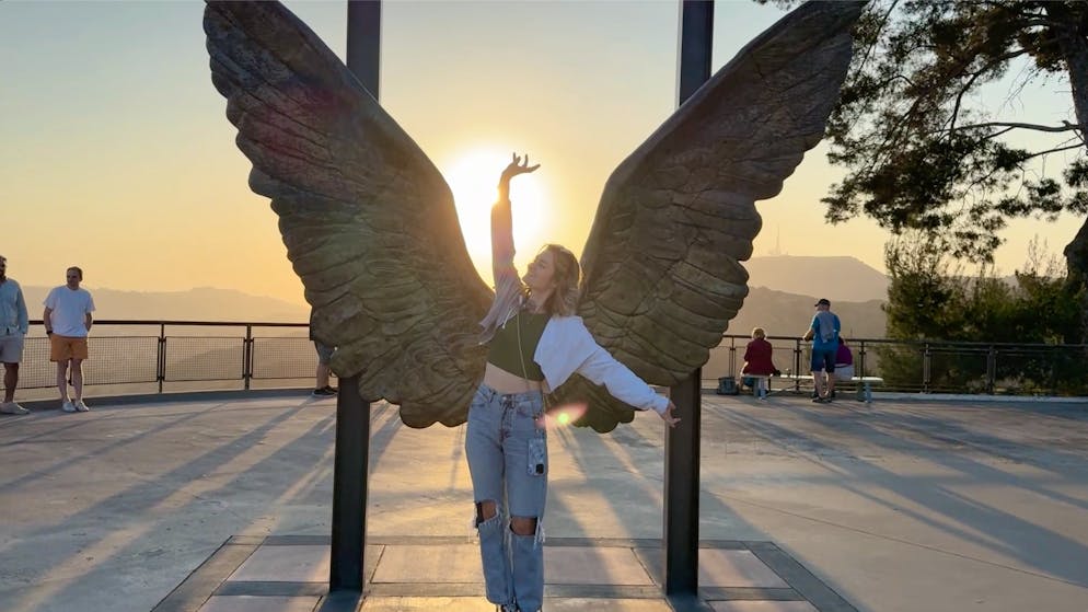 L.A. Calling: Simone's Hollywood Stories. Why this Swiss actress always takes chocolate with her to L.A.