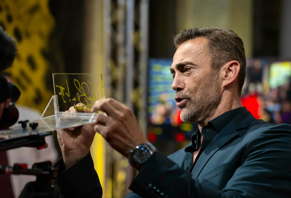 «Deathstalker» festeggia la sua première al Locarno Film Festival. Per la prima di «Deathstalker», Bernhardt - che normalmente vive a Los Angeles - è apparso al Locarno Film Festival.