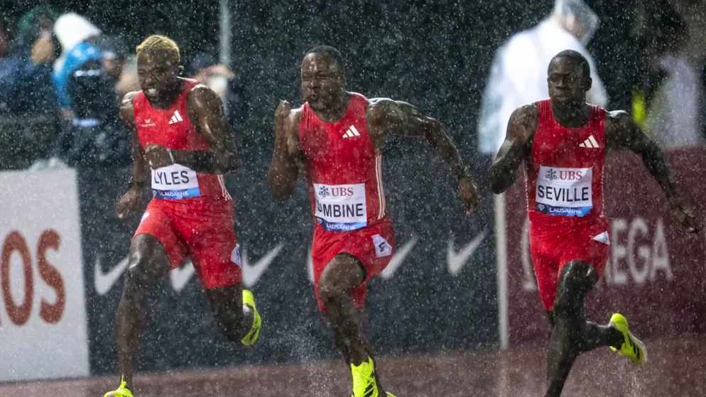 Tinch glänzt über die Hürden, Lyles über 100 m erneut geschlagen - Gallery. Während des 100-m-Rennens regnete es in Strömen