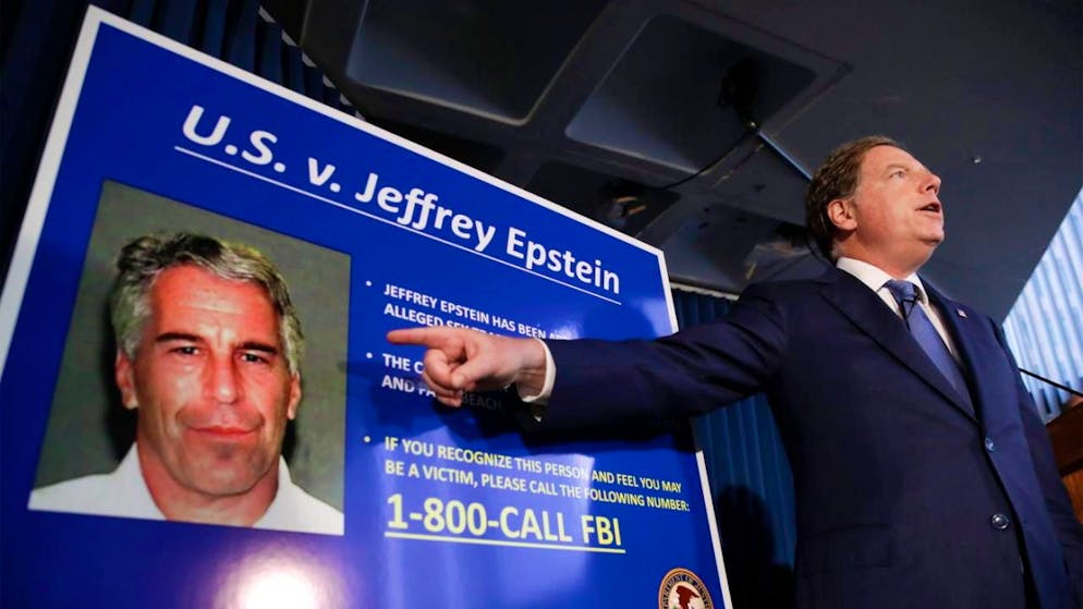 Il renvoie la balle au gouvernement. Un juge s'oppose à la publication de documents de l'affaire Epstein