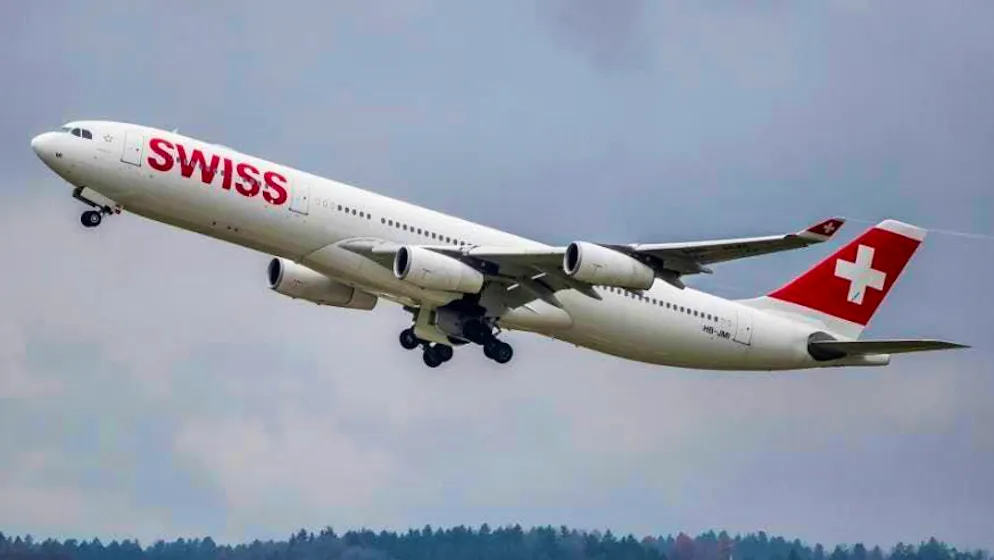Dans un avion Swiss. Un homme d'affaires viole une jeune fille de 15 ans en état de choc
