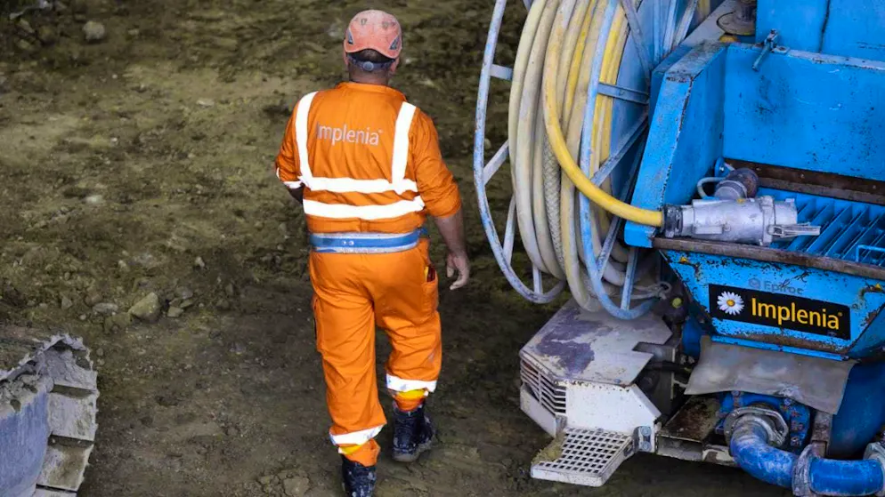 Implenia has landed several major contracts in the past six months. In the picture, a miner from the construction company works on the Ligerz Tunnel construction site in Ligerz on Lake Biel in September 2024. (archive picture)
