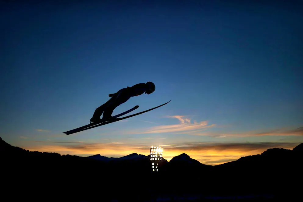 Ski jumper naked in front of doctor: 