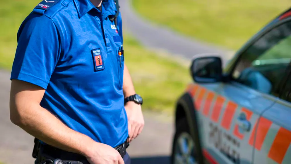 Die Kantonspolizei Glarus hat einen 24-jährigen Mann verhaftet wegen Handlungen gegen die sexuelle Integrität eines 10-Jährigen an der Chilbi in Glarus. (Symbolbild)