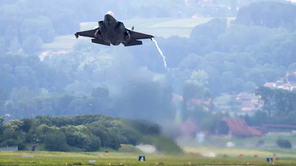 Majority want a higher army budget. Swiss population doubts defense capability