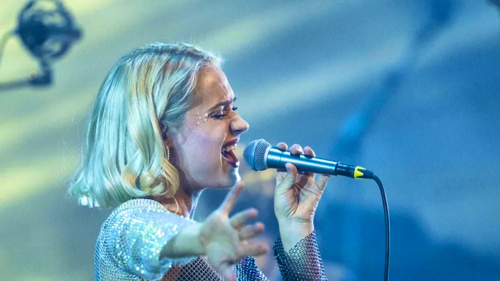 Zürich Openair: from dialect pop to cinematic club music - Gallery. Singer Tiffany Limacher from Lucerne is taking part in the Zürich Openair with her project To Athena. (archive picture)