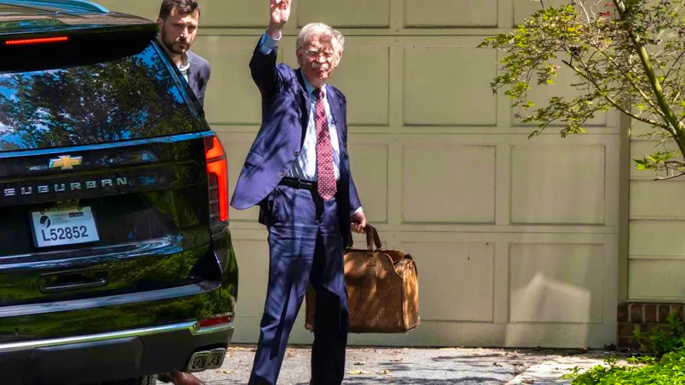 Former National Security Advisor John Bolton arrives at his home in Bethesda and waves to members of the media. Photo: Manuel Balce Ceneta/AP/dpa