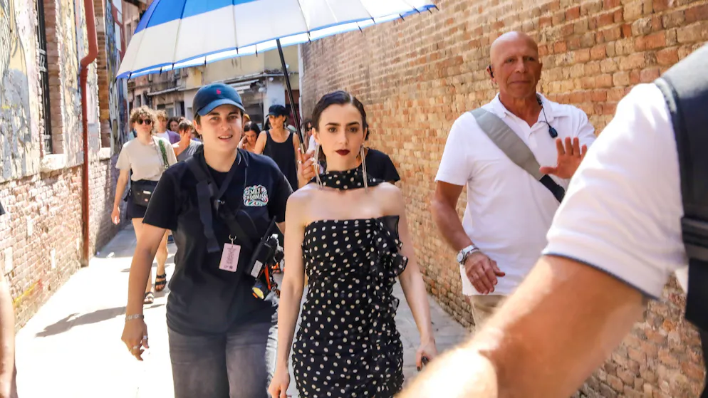 In Italia. Tragedia su set di «Emily in Paris», muore un assistente di regia