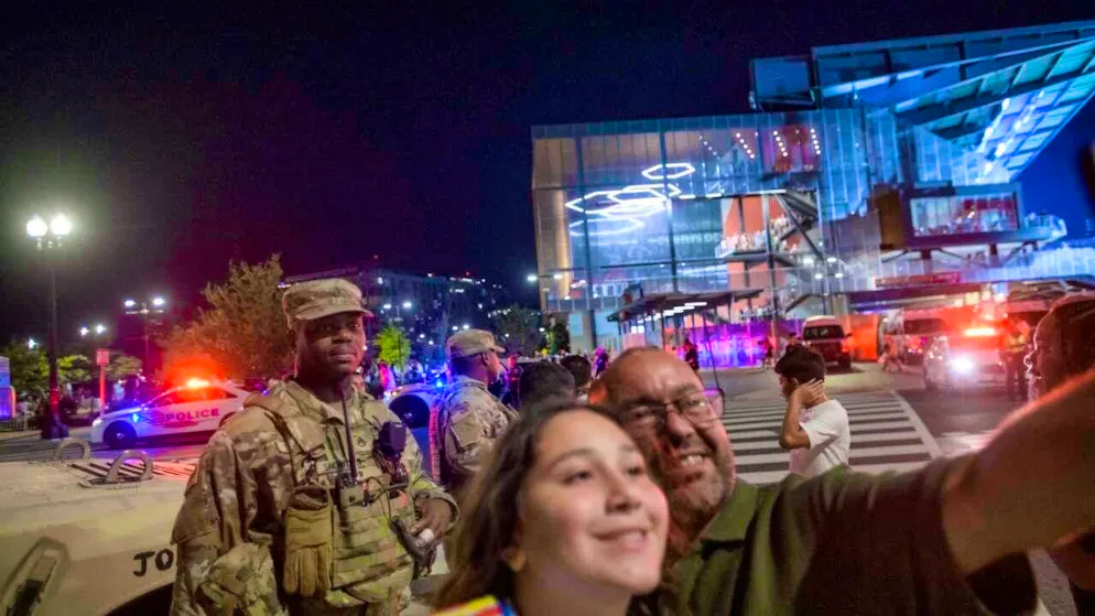 People take selfies with the District of Columbia National Guard (archive photo). Photo: Rod Lamkey/AP/dpa