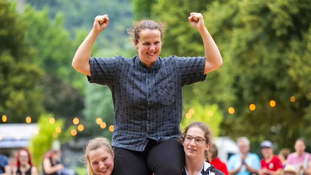 Die Schwingerkönigin 2025 heisst Jasmin Gäumann (oben)