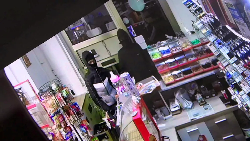 Two armed robbers looked old in a kiosk in Wuppertal, Germany.