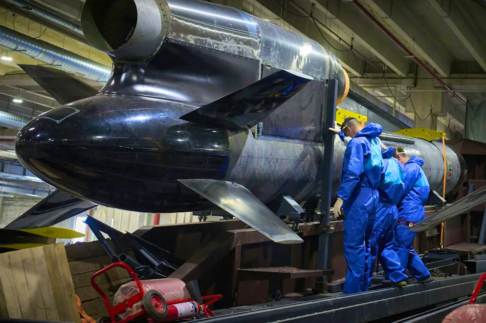The FP-5 Flamingo. The 12 to 14-metre-long missile is accelerated by an engine to a maximum speed of 950 km/h and can carry 1.1 tons of explosives over 3000 kilometers.