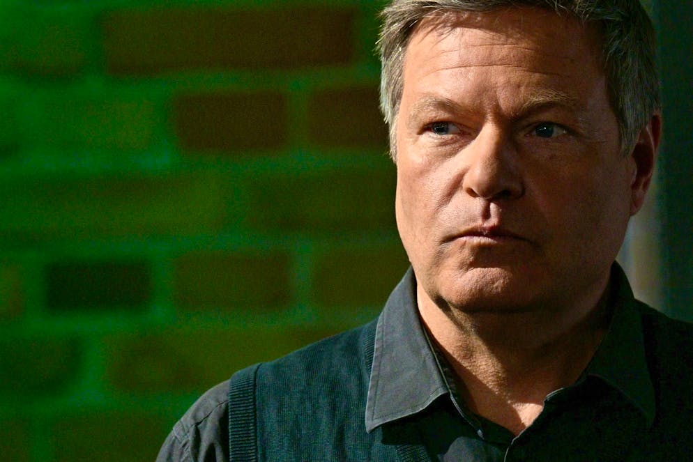 Unpleasant and embarrassing": Merz now settles accounts with former  Vice-Chancellor Habeck | blue News