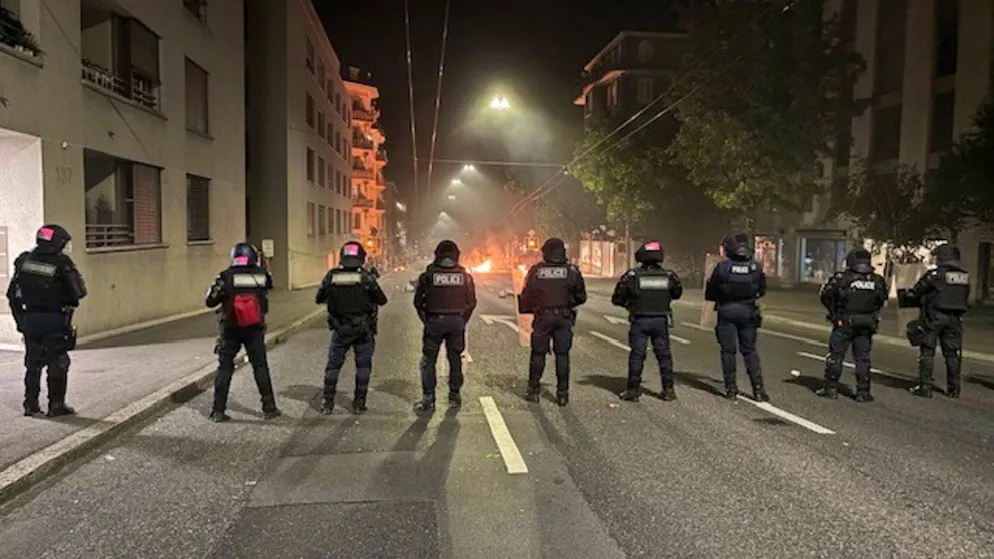 17-Jähriger stirbt bei Flucht vor Polizei. Vermummte Jugendliche randalieren in Lausanne