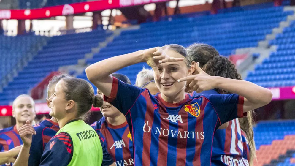 Piubel drängt sich auf, Schertenleib leidet in Mexiko - Gallery. FCB-Spielerin Lia Kamber jubelt im St. Jakob-Park über ihren Treffer zum 2:0 gegen Aarau