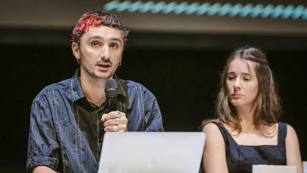 Nico Alexandroff of Border Forensics (l.) explained to the press on Monday the details of the video analysis on the case of a dark-skinned man who died in Morges VD in 2021 after being shot by police.