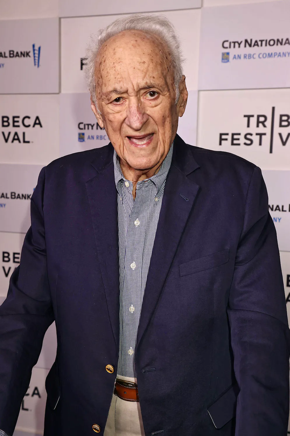 È morto Jerry Adler, famoso attore de «I Soprano». Jerry Adler è morto all'età di 96 anni a New York.