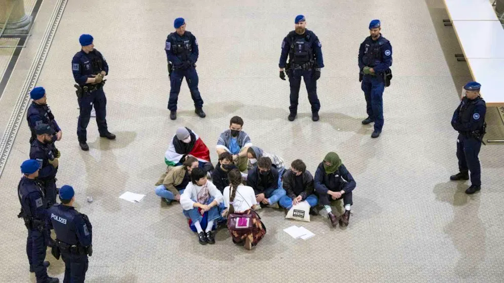 Around 70 pro-Palestine activists demonstrated at the ETH on May 31, 2024. Several people refused to leave the building after being ordered to do so by the police. Four are now on trial. (archive picture)