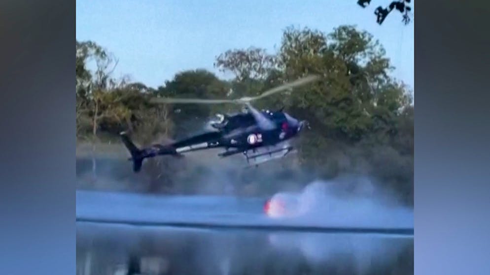 Accident in the video. Helicopter crashes into a pond during firefighting work
