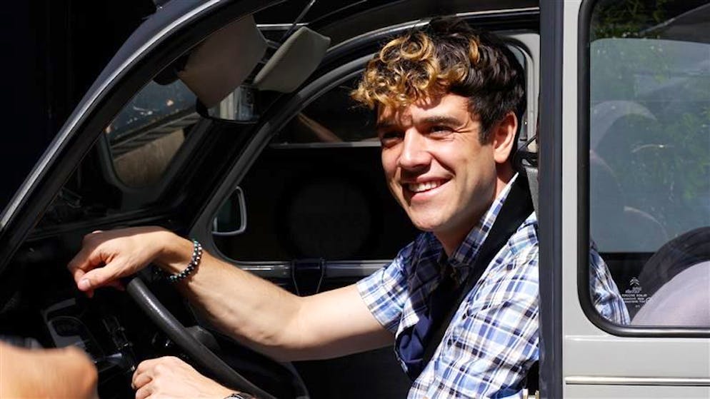 Im Döschwo durch die Zeit. Luca Hänni steigt bei «Ewigi Liebi» ins Filmgeschäft ein