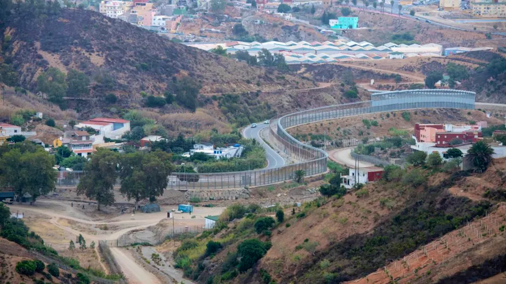 Frontiera tra l'enclave spagnola si Ceuta e il Marocco