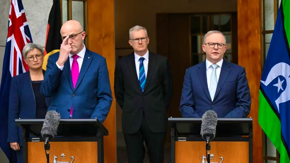 dpatopbilder - Australian Prime Minister Anthony Albanese and ASIO Director-General Mike Burgess speak to the media during a press conference at Parliament House. Photo: Lukas Coch/AAP/dpa