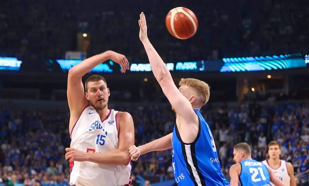 Doppia doppia per Jokic