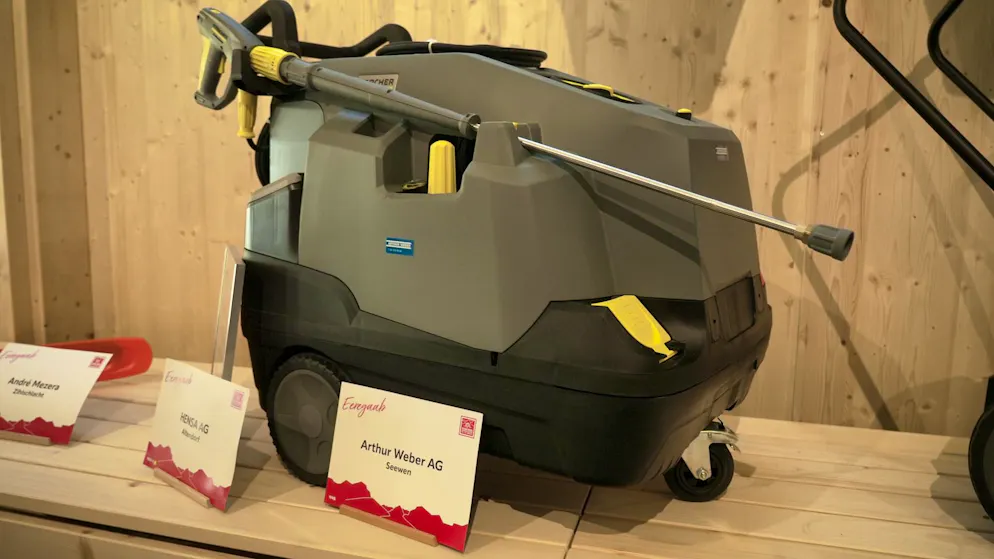 The gift temple at the ESAF - the best prizes. Winning a pressure washer with high pressure at the ESAF.