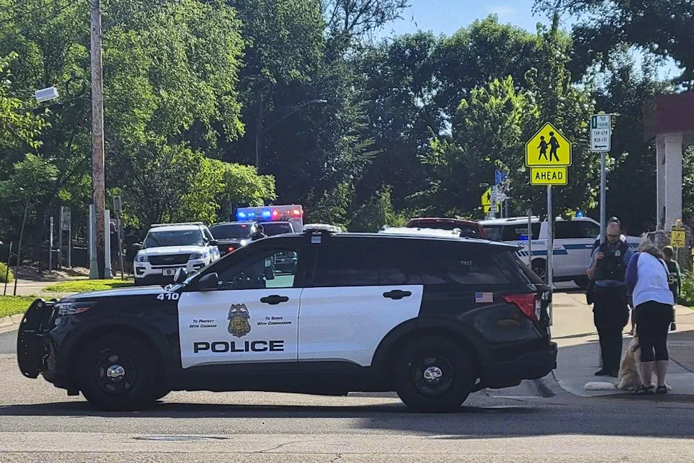 Sparatoria in una scuola cattolica a Minneapolis, morti due bambini | blue  News