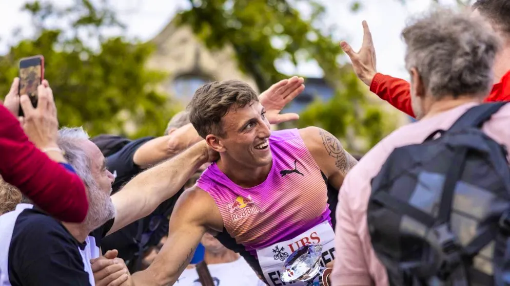 Simon Ehammer is congratulated from all sides after winning the Diamond Trophy for the second time