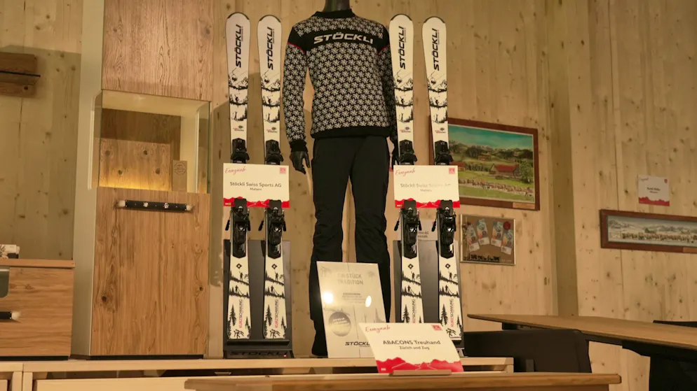 The gift temple at the ESAF - the best prizes. Soon to be skiing with the same brand of skis as Marco Odermatt.