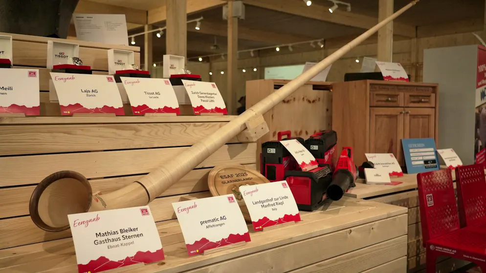 The gift temple at the ESAF - the best prizes. The alphorn takes up a lot of space.