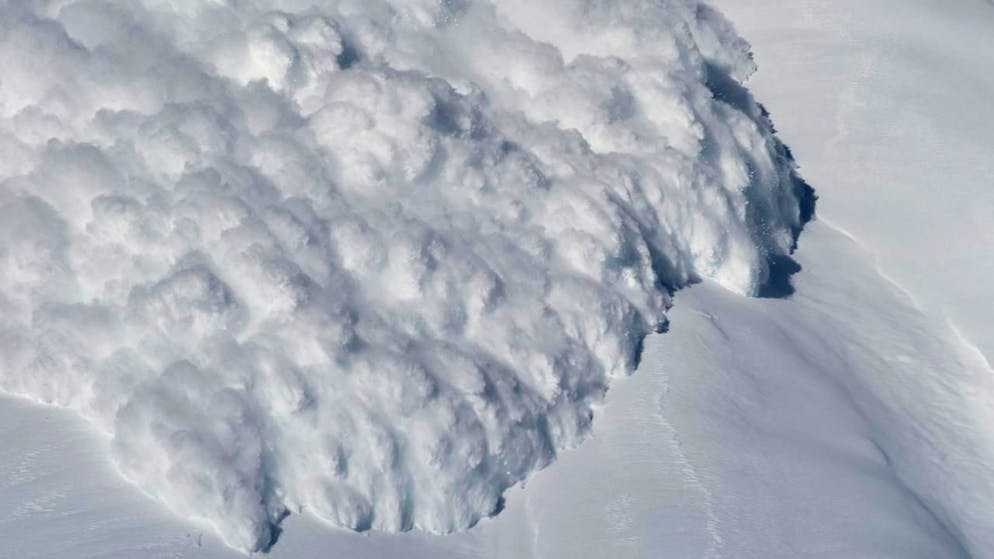 Investigation launched. Two skiers die in avalanche in France