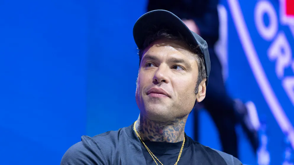 «Sempre peggio». Fedez su uno yacht di lusso con Daniela Santanché e Ignazio La Russa: al via le critiche
