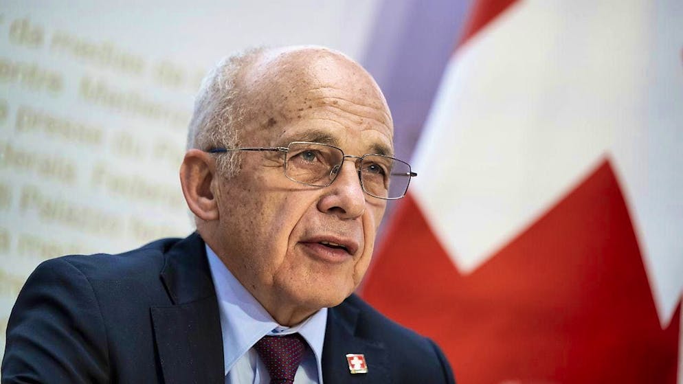 Former Federal Councillor Ueli Maurer has accepted an invitation from Beijing to attend celebrations to mark the 80th anniversary of the end of the Second World War.