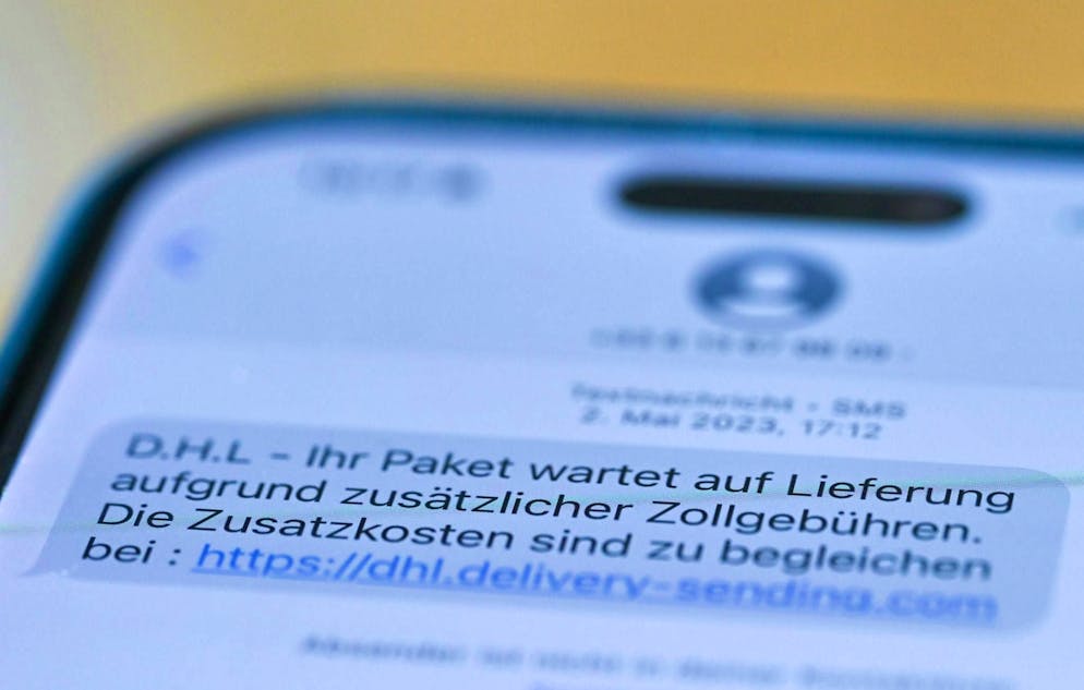 Gli sms truffaldini simulano spesso messaggi di poste, banche o altre istituzioni.