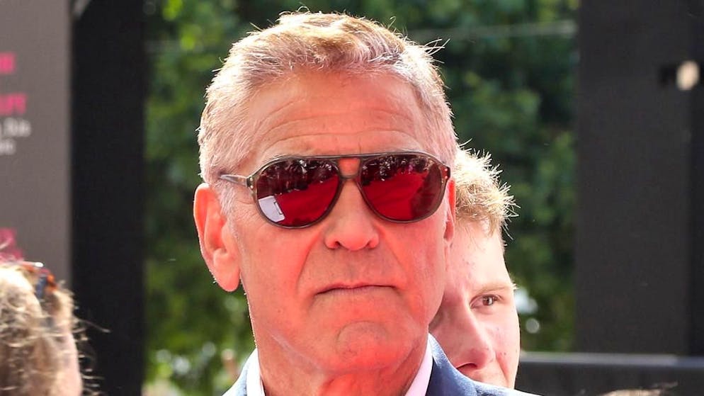 «Ha dovuto prendersi una pausa». Colpo di scena: George Clooney non sarà a Venezia, fermato da un malore