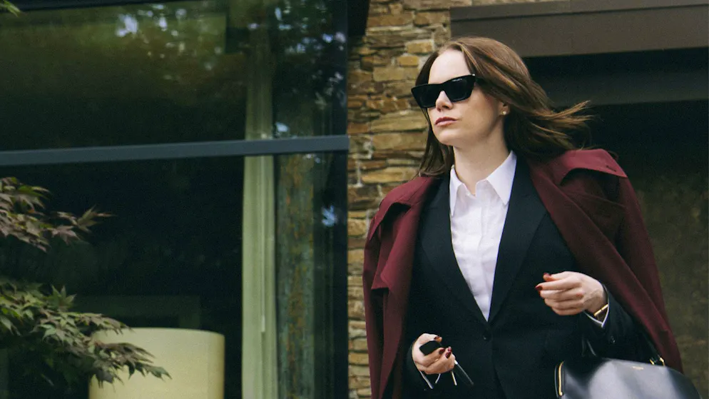 Anteprima mondiale a Venezia. È un'aliena? In «Bugonia» Emma Stone è vittima di una teoria del complotto