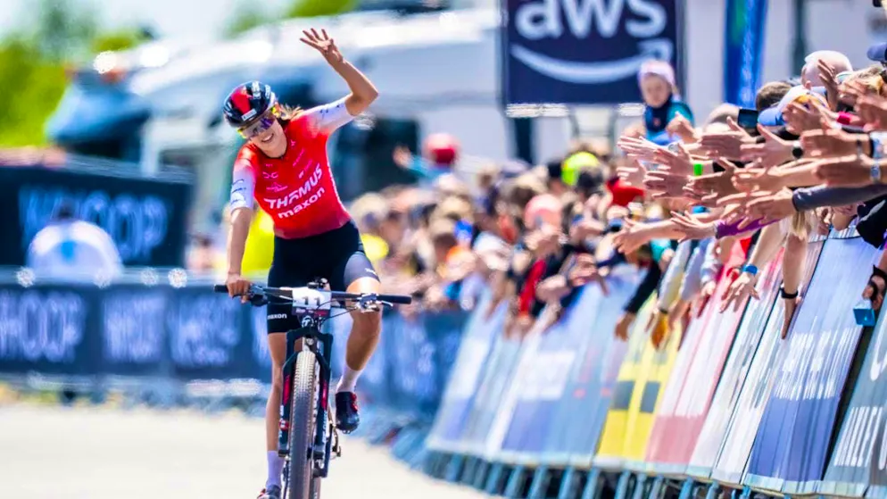 Alessandra Keller celebrates her 3rd podium finish in the 7th Short Track World Cup race of the season