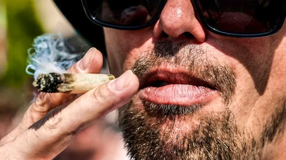 Adults in Switzerland are to have legal access to cannabis in future. The responsible committee of the National Council has submitted a draft bill for consultation. (theme picture)