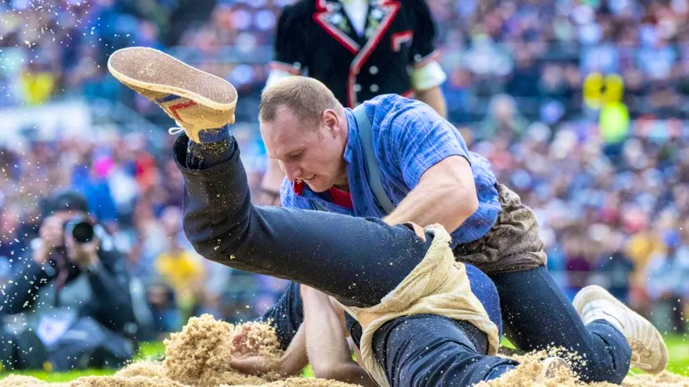 King Joel Wicki prevails in a duel with the young Bernese Michael Moser