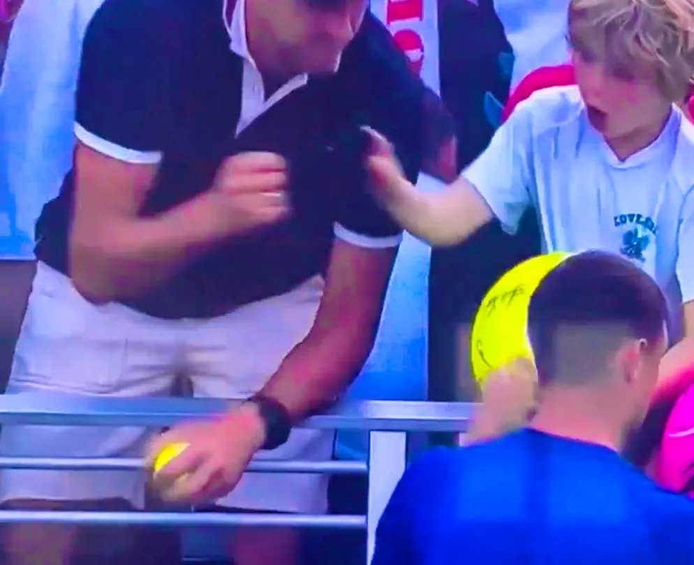 An adult snatching a cap signed by Polish tennis pro Kamil Majchrzak from a child's hand is pathetic enough. Even more so when the perpetrator is a millionaire.