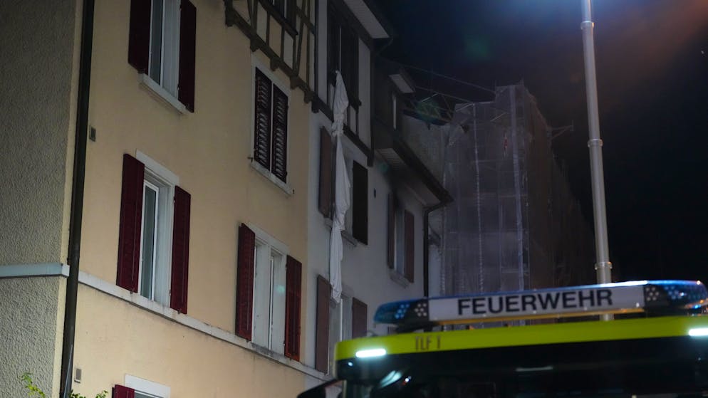 Dramatischer Einsatz in Zürich. Feuerwehr rettet Frau in letzter Sekunde vor den Flammen