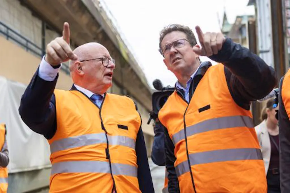  Le patron des CFF Vincent Ducrot et le conseiller fédéral Albert Rösti, ont visité lundi le chantier de la gare CFF de Lausanne. Ils étaient accompagnés de la municipale lausannoise Natacha Litzistorf et du conseiller d'Etat genevois Pierre Maudet.