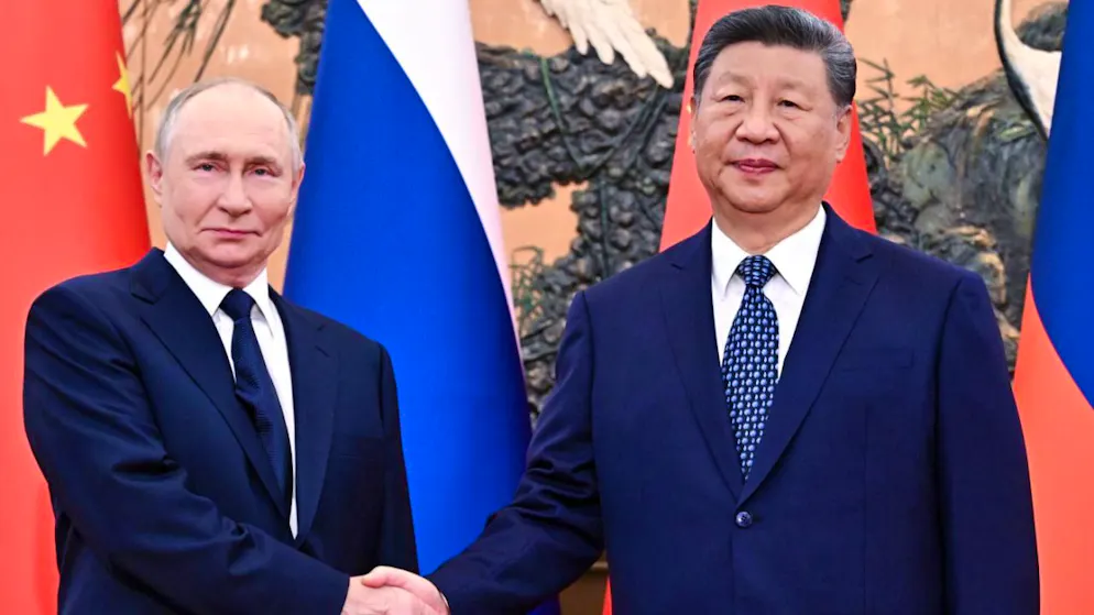 "Cari amici": il presidente russo Vladimir Putin (a sinistra) e quello cinese Xi Jinping si sono rivisti oggi a Pechino.