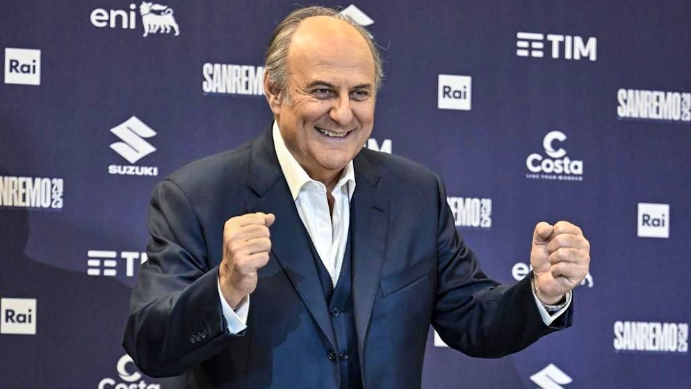 E dice la sua su De Martino. Gerry Scotti con l'estate d'oro con «La Ruota della Fortuna» lancia una frecciatina alla RAI