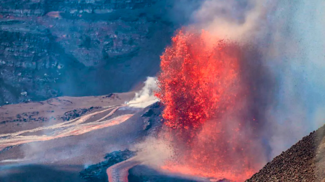USA. Lava and whirlwinds: Kilauea volcano in Hawaii erupts