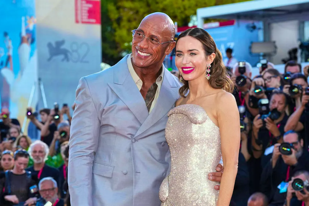 Dwayne Johnson piange: «Sono un tenerone? Sì!» - Galleria. Gli attori principali davanti al Palazzo del Festival al Lido.