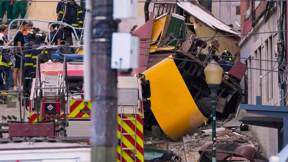Tragedia in Portogallo. Si schianta la storica funicolare di Lisbona, almeno 15 morti