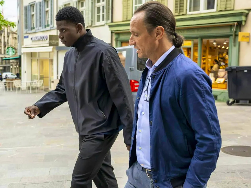 Soccer Adrian Arnold (right) accompanies Breel Embolo after his appointment at the Court of Appeal in Basel.